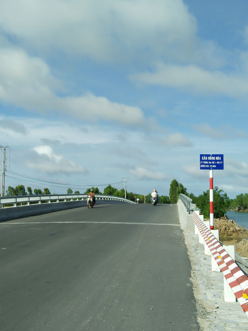 hinh cau dong hoa.jpg